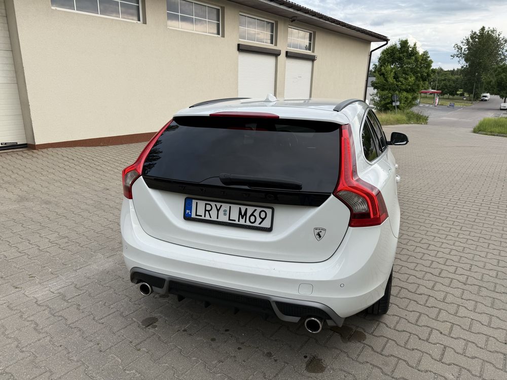 Volvo v60 R-DESIGN
