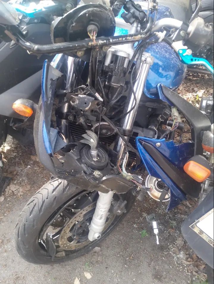 Продам мотоцикл після дтп Yamaha fz6s 2006рік інжектор.Кому цікаво тел