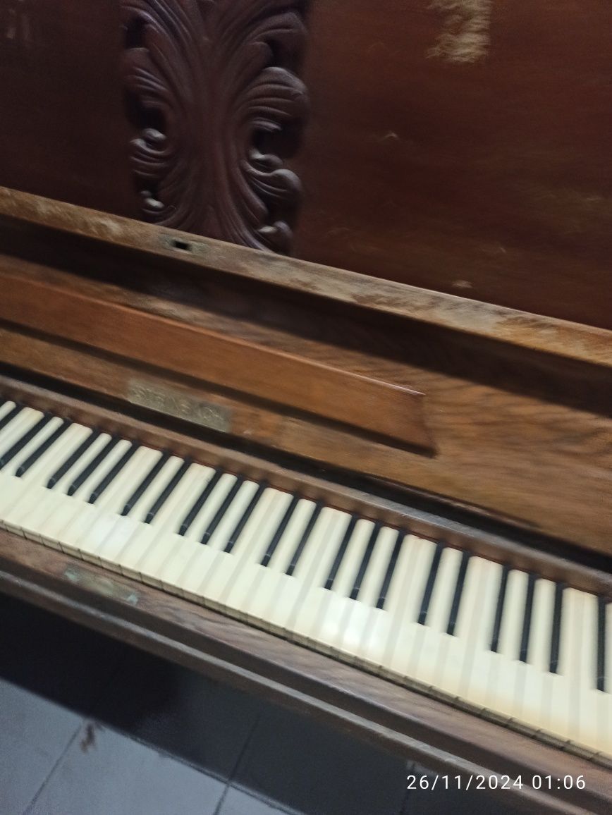 PIANO usado .....
