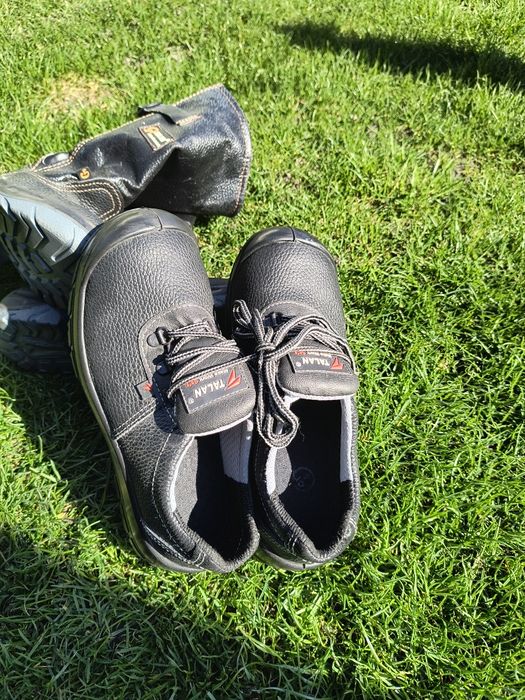 Продам робоче взуття.