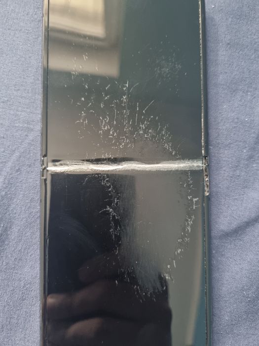 Samsung galaxy z flip4(возможен торг)
