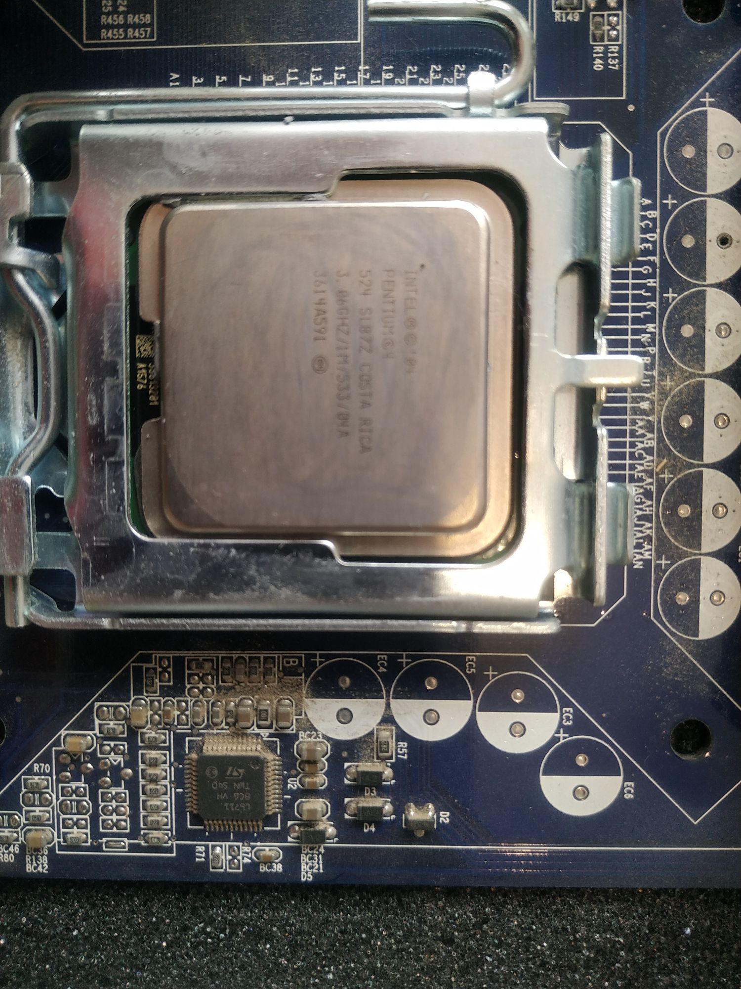 Материнка FOXCONN PC 915M12-GL-6LS+проц Pentium 4+ память