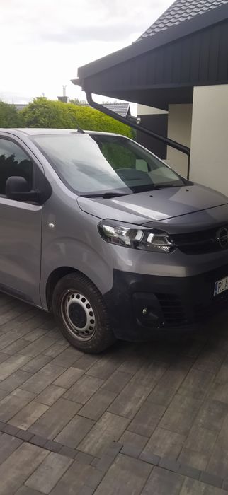 Samochód towarowy, dostawczy Opel Vivaro niski przebieg.