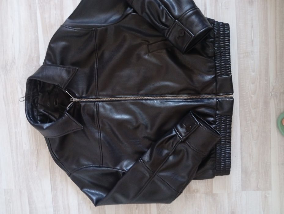 Бомбер -куртка. Zara