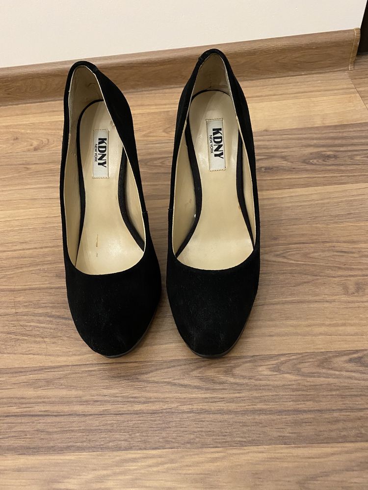 Buty damskie na obcasie KDNY