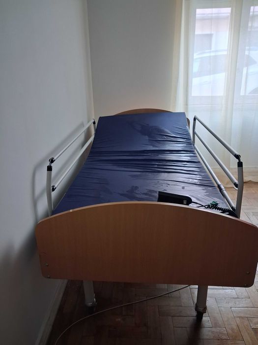 Cama articulada eléctrica + 2 barras de protecção lateral e colchão