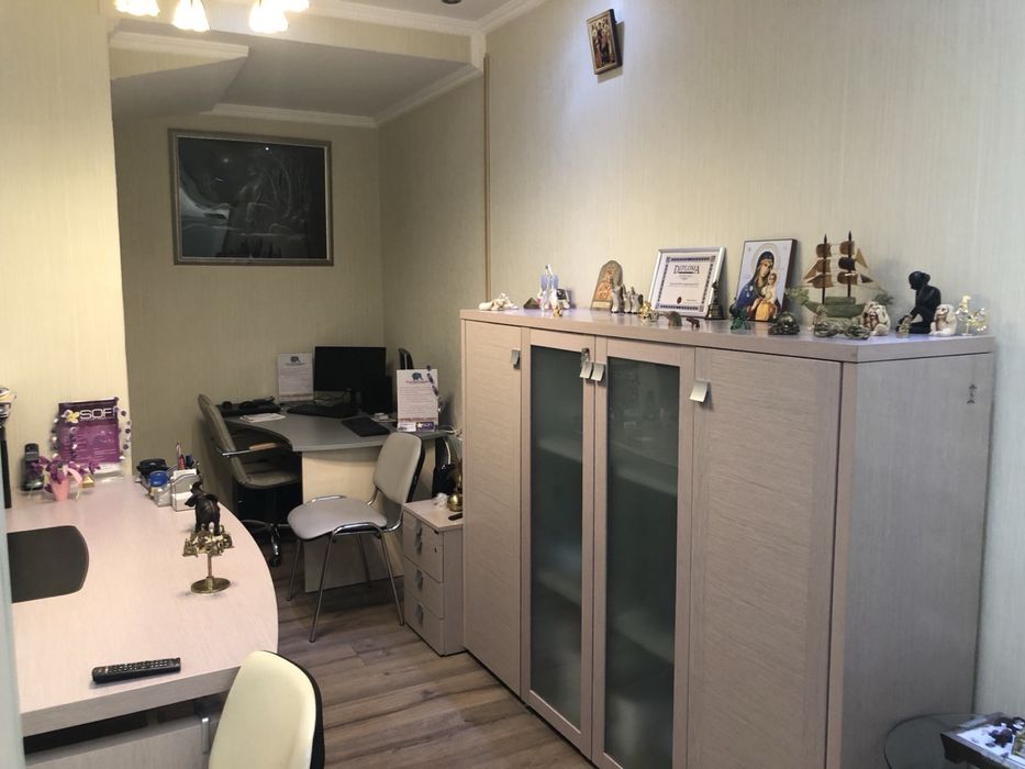 Продаж цокольного приміщення в прохідному місці!