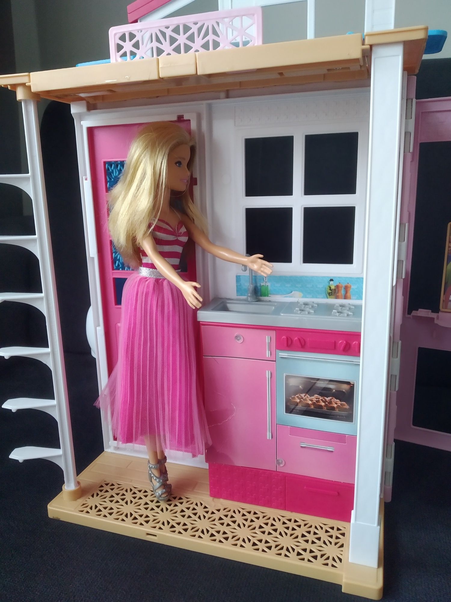 Barbie, 2-poziomowy domek, zestaw bez lalki