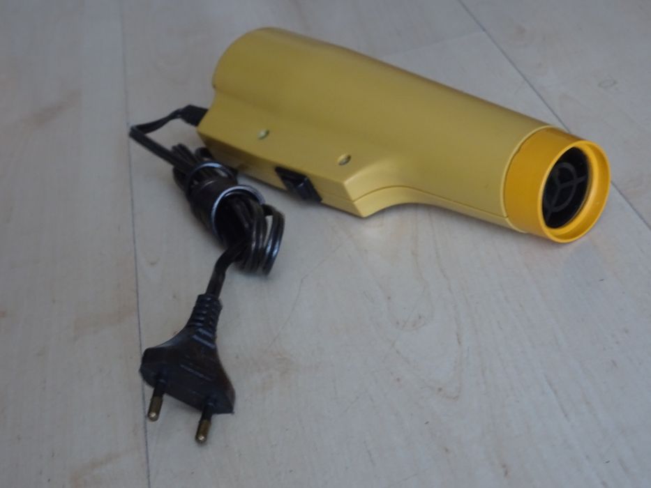 Suszarka do włosów z wymiennymi końcówkami