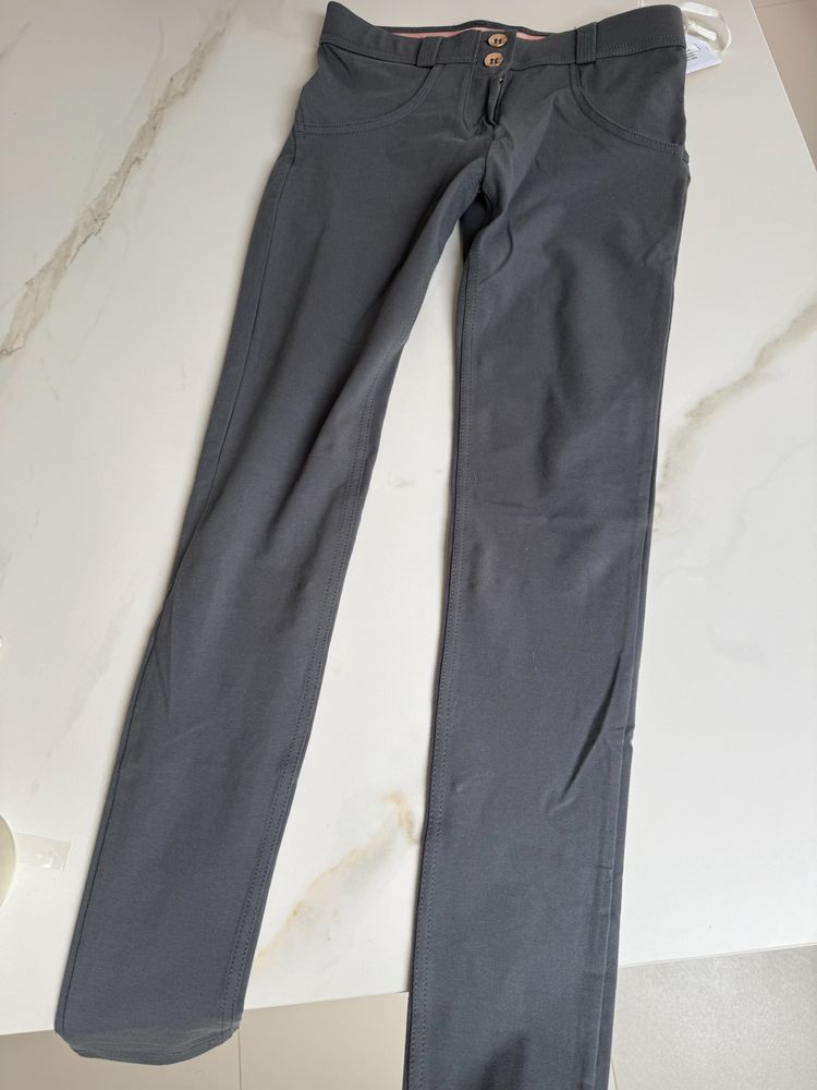 Spodnie push up obcisłe modelujące na siłownię Freddy WR up XS
