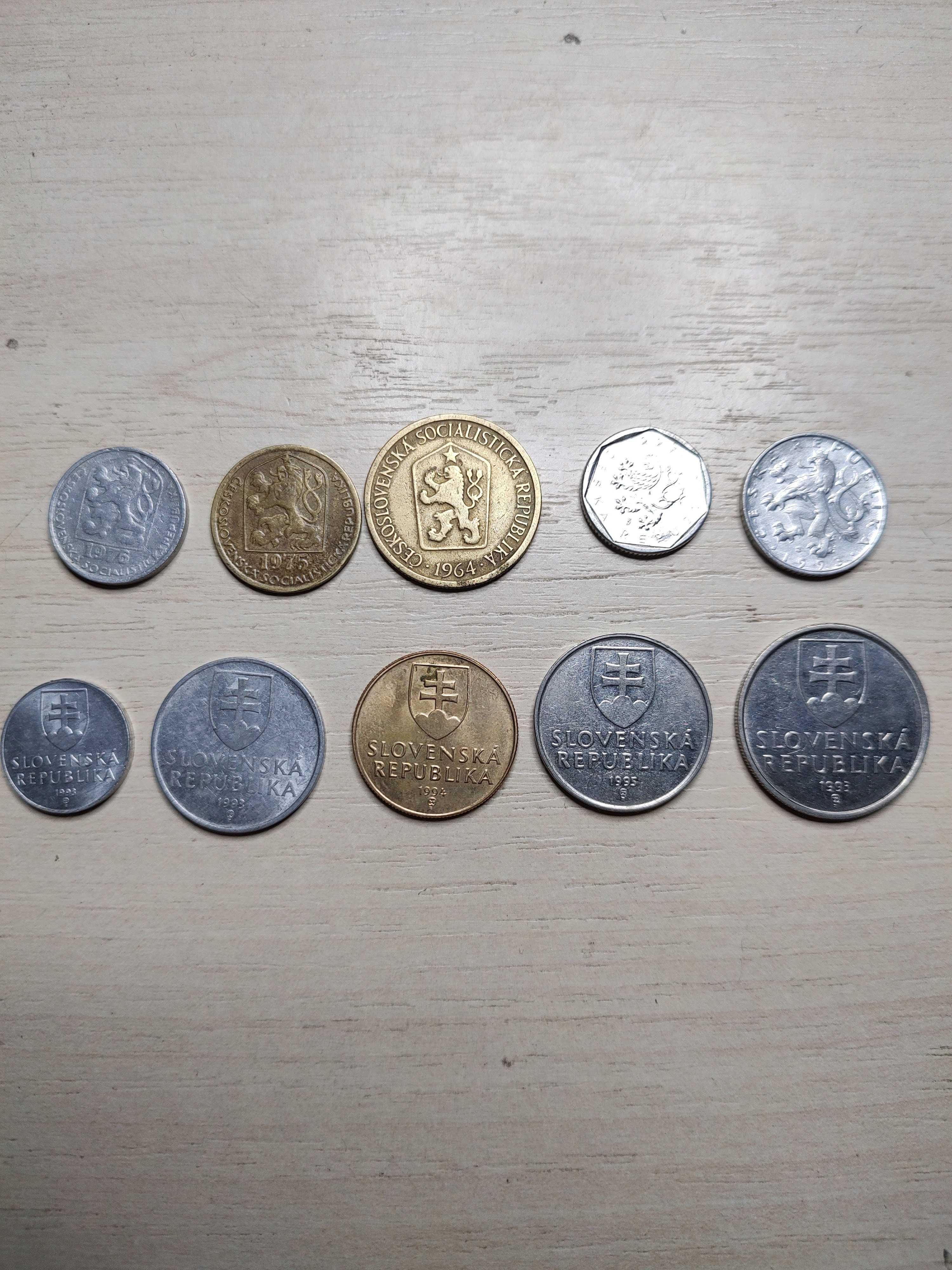 Набор монет Чехословаччини та Болгарії.
