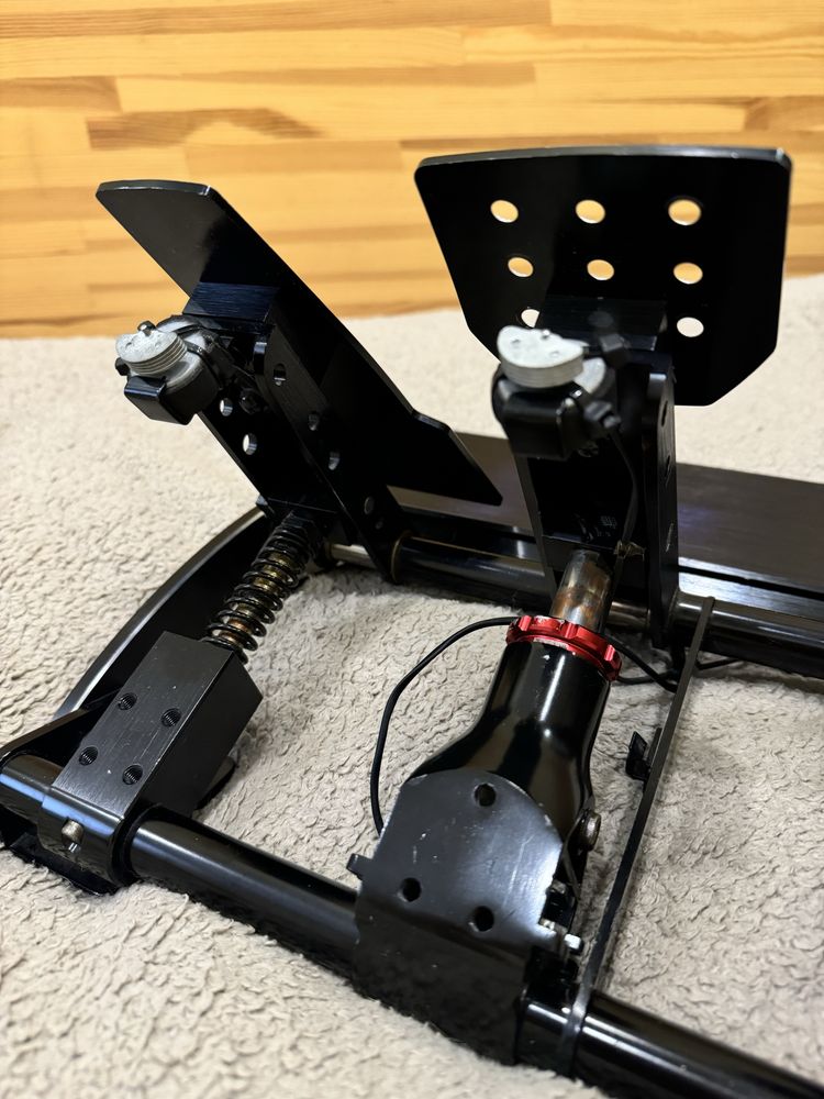 Хороший стан. Ігрові педалі Fanatec Clubsport Pedals V3