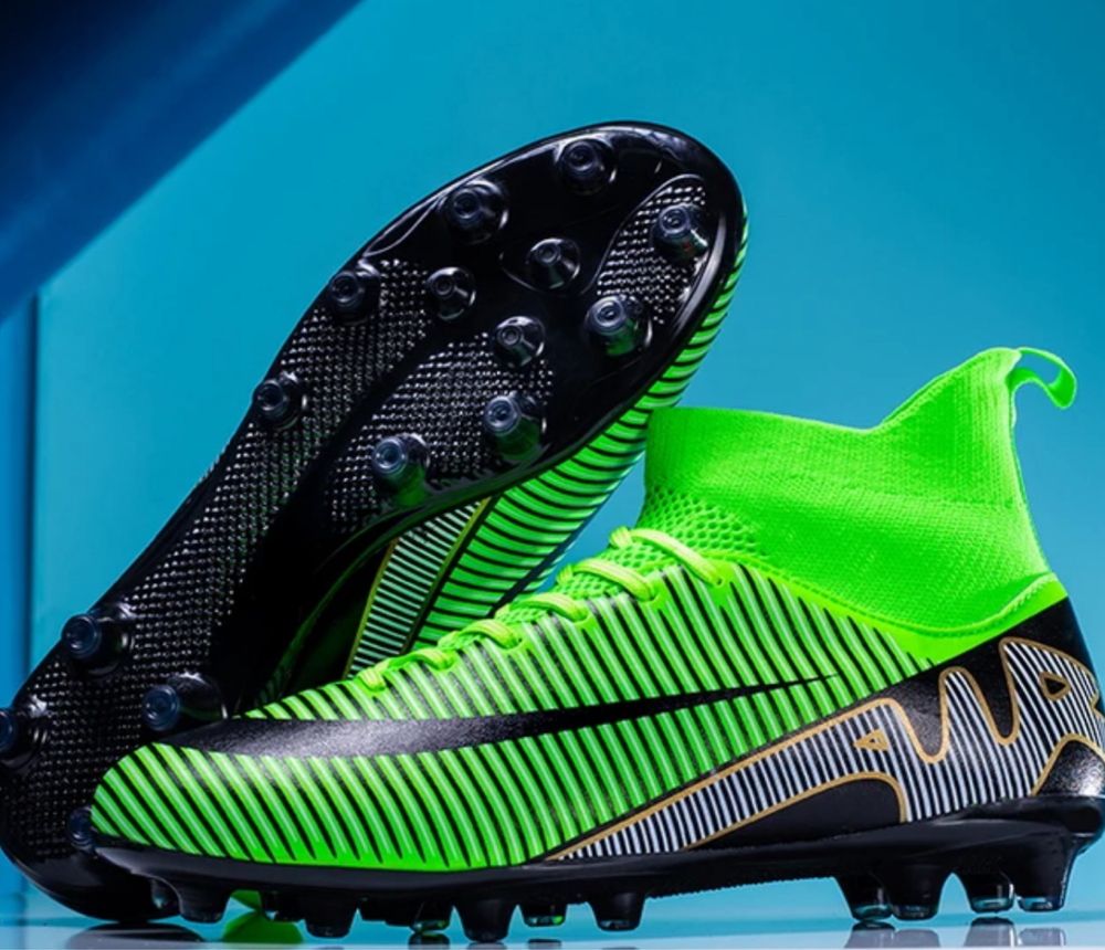 Korki lanki sakrpeta obuwie sportowe buty piłkarskie futbolówki