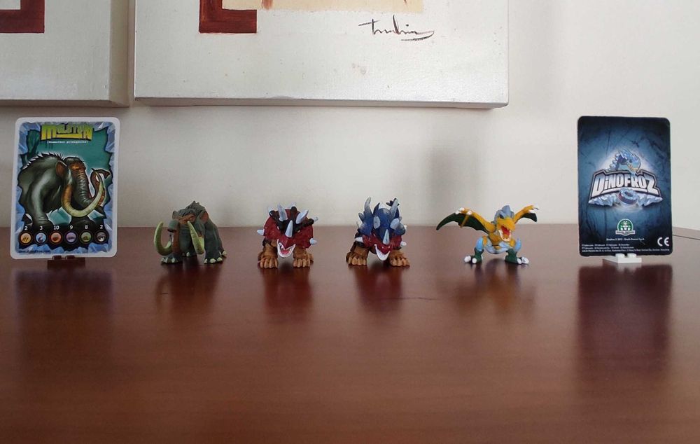 Figuras colecionáveis Dinofroz