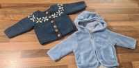 Granatowy sweterek na guziki i pluszowa bluza na zamek r. 62 niemowlęc