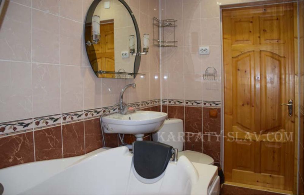 Житло в Карпатах. Басейн, чан. Славське