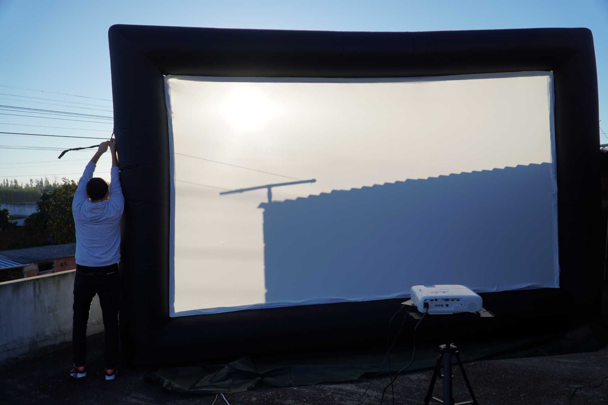 Aluguer de Kit Cinema ao Ar Livre - O Vizinho