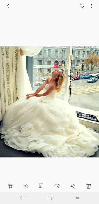Шикарное пышное свадебное платье с шлейфом.Цвет айвори. Модель Жаклин.