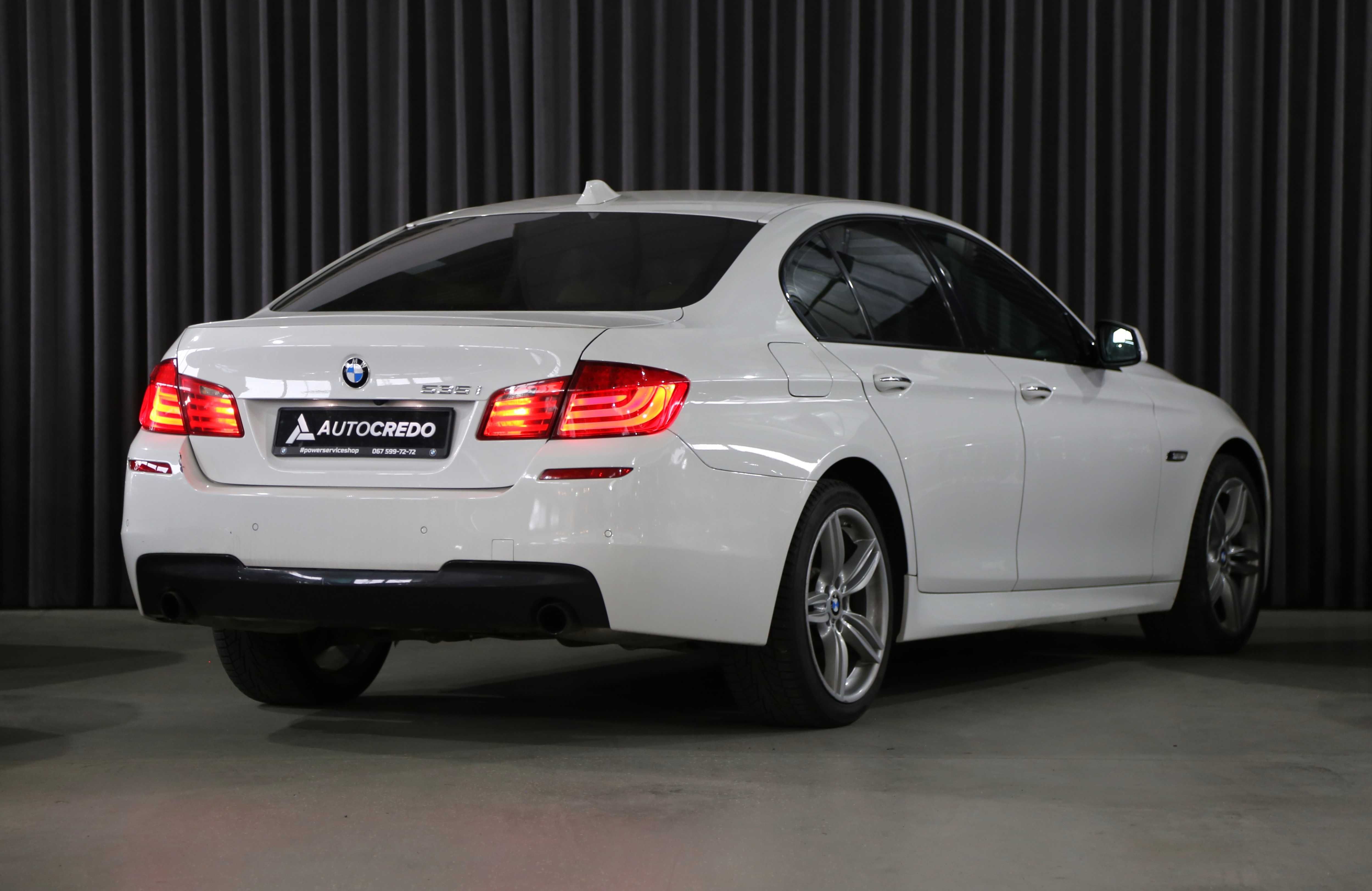 BMW 5 Series 2012 року