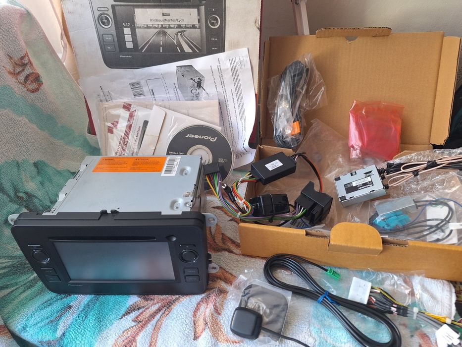 2din Pioneer Avic-f9310bt 4x50 Mosfet MP3 navi Bluetooth ( idealne)