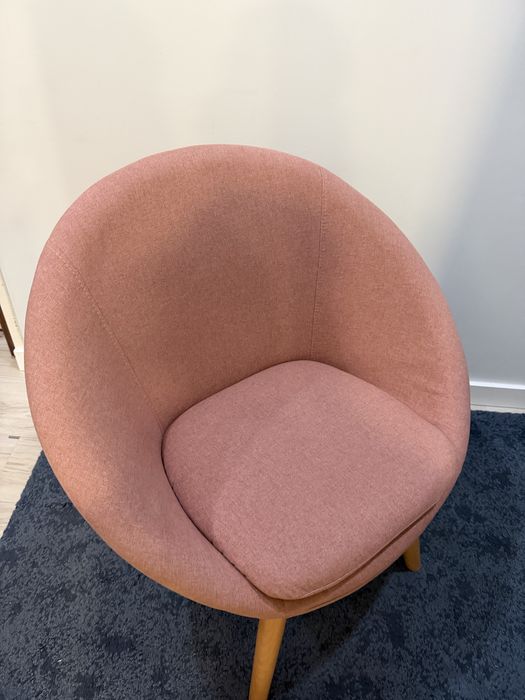 Cadeirão rosa velho