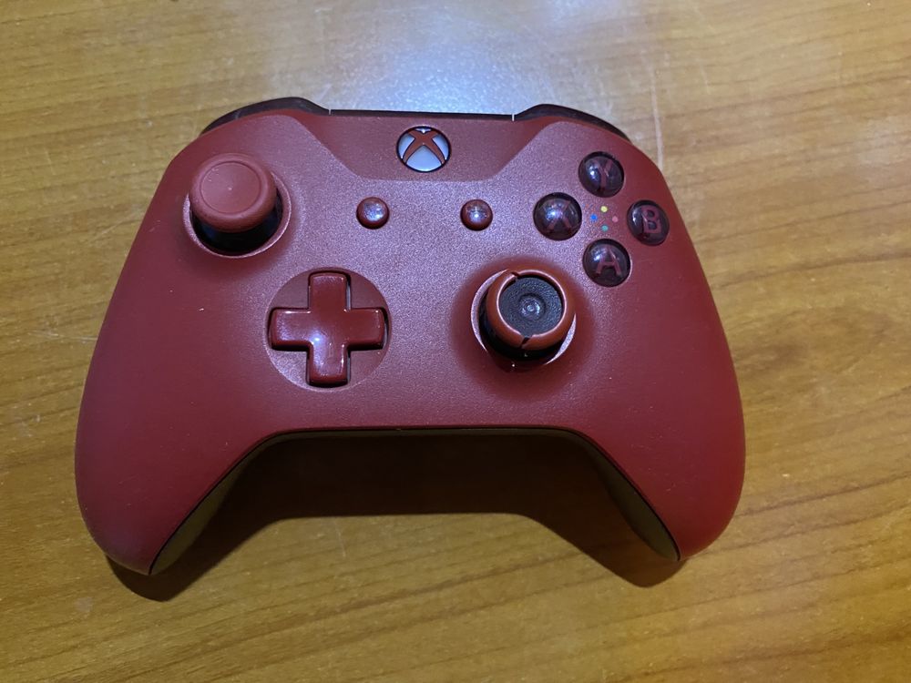 Xbox one konsola + czerwony pad