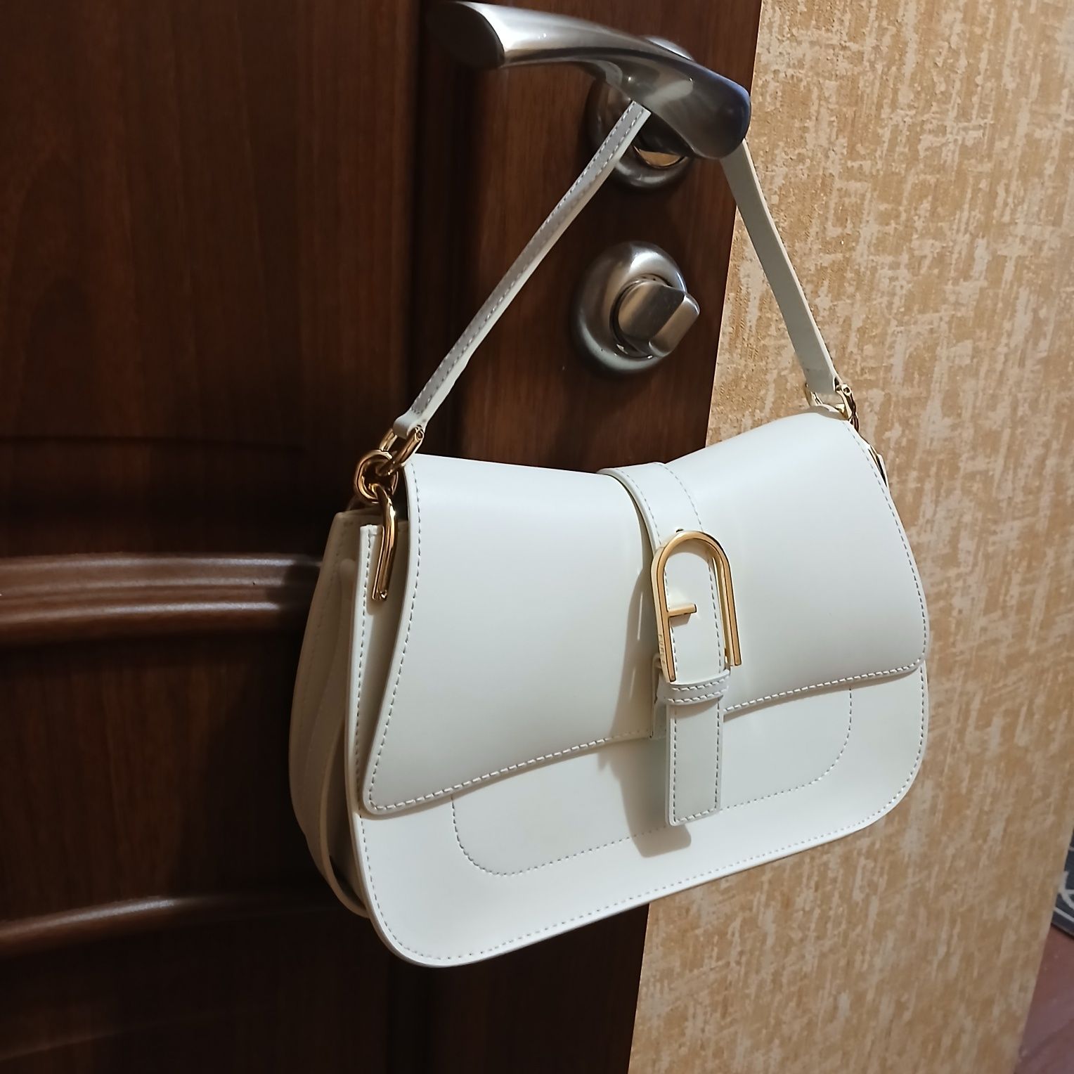 Сумка Furla  білого кольору