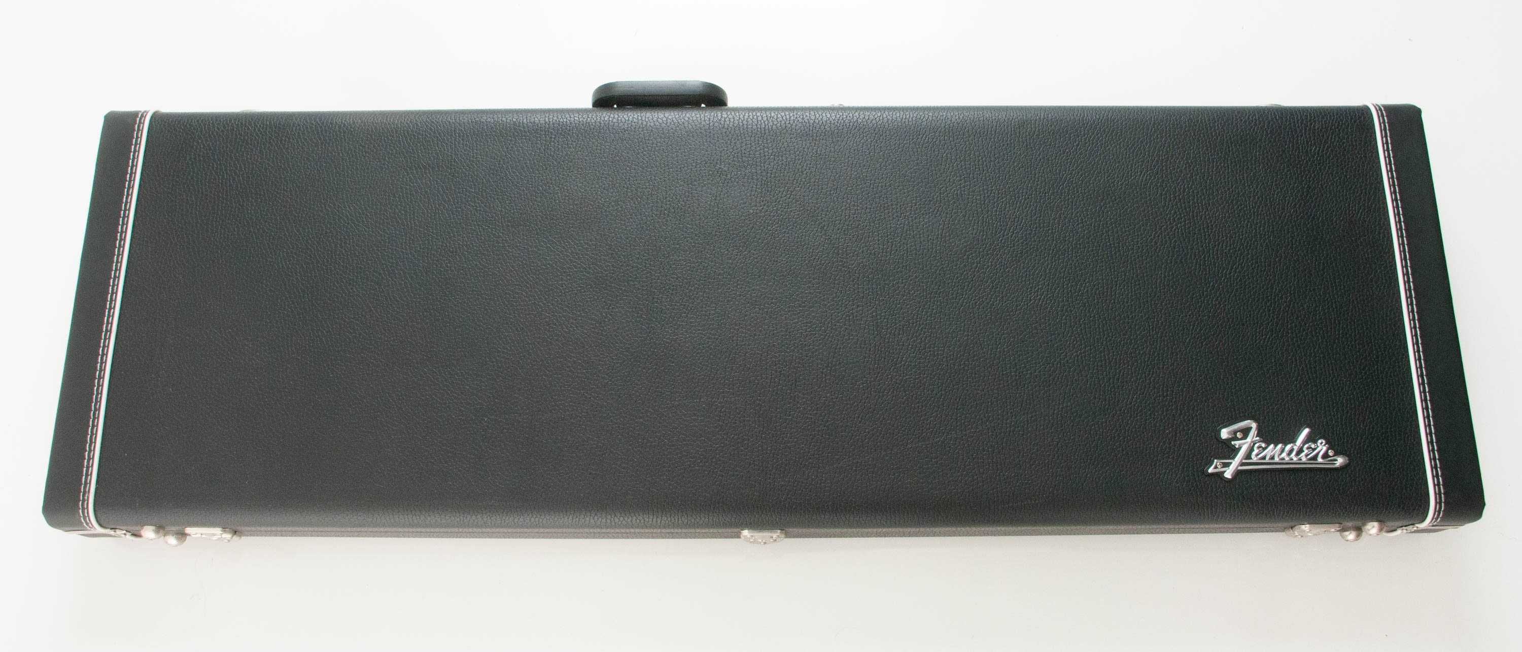 20 Cases e 8 gigbags para guitarras e Baixos e vários tripés/ suportes