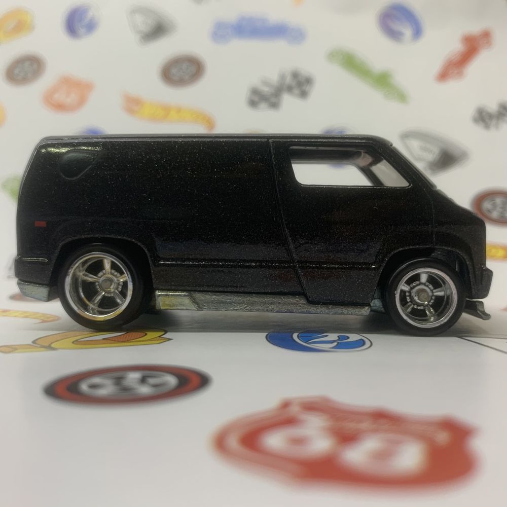 Hot Wheels ‘77 Custom Dodge Van