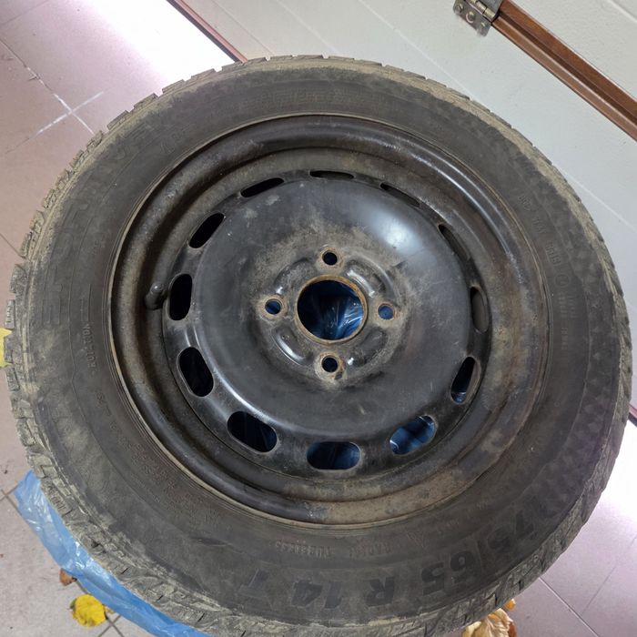 Opony zimowe z felgami 175/65 R14