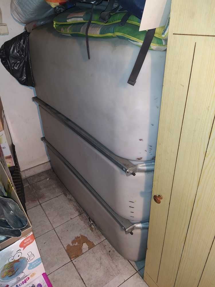 kocioł olejowy 17-22kW, dwa zbiorniki olej opałowy po 1000 litrów.