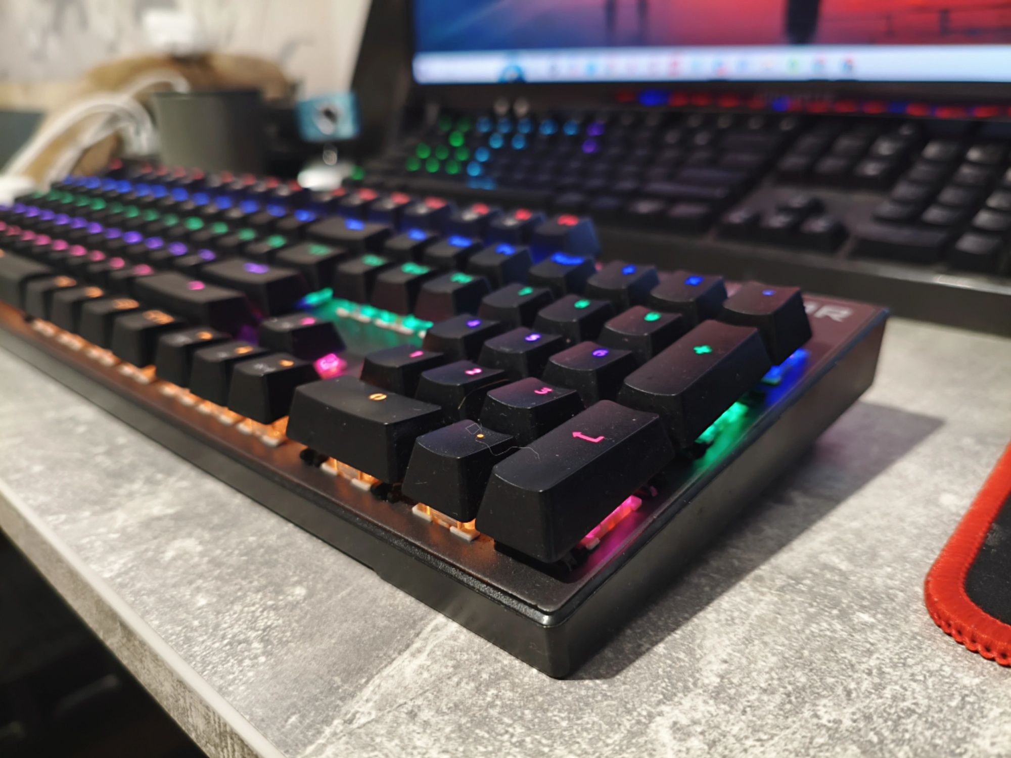Kлавиатуру Hator Starfall RGB. .