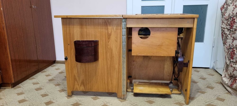 Швейна машинка старовинна