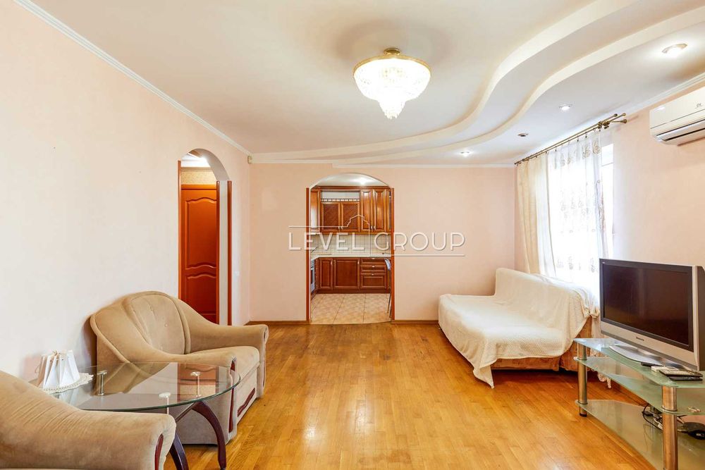 Продаж 3-кімнатної квартири з ремонтом вул. Анни Ахматової