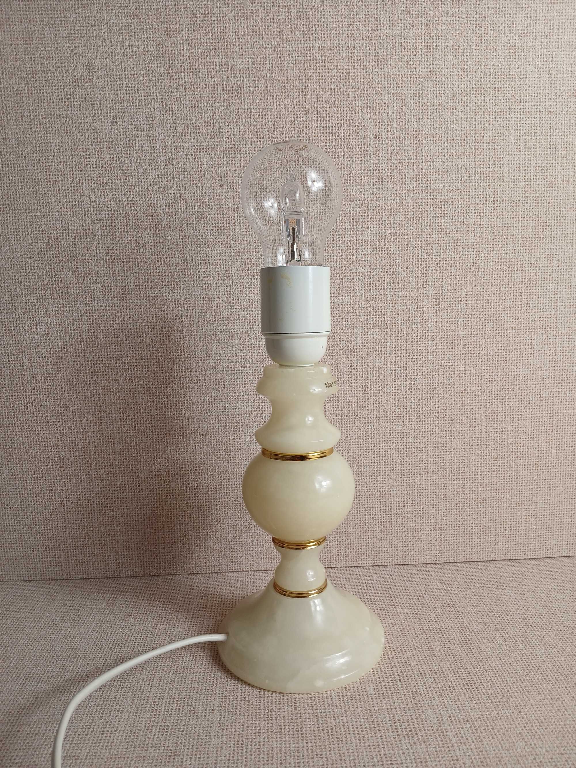 Lampka stołowa kamienna Biały onyks Lampka nocna Złocenia 22,5 cm