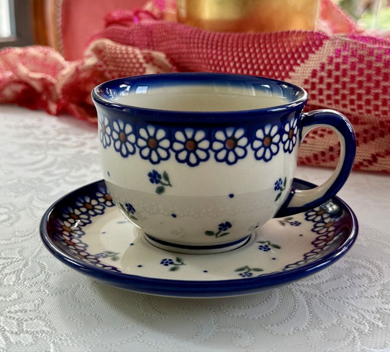 Pojedynczy egzemplarz porcelana Vena fliżanka talerzyk. Podpisana 37