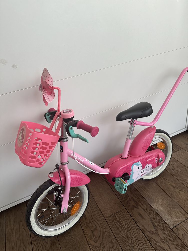 Rower b-twin dla dziewczynki z dodatkami