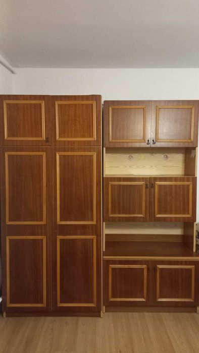 Dwie drewniane szafy