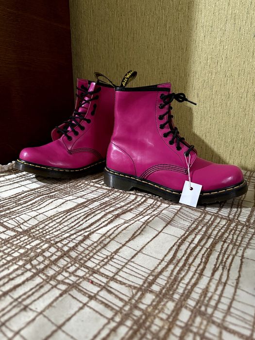 Рожеві Dr.Martens 1460