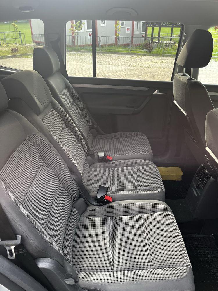 VW Touran 1.6 TDI 7 osób