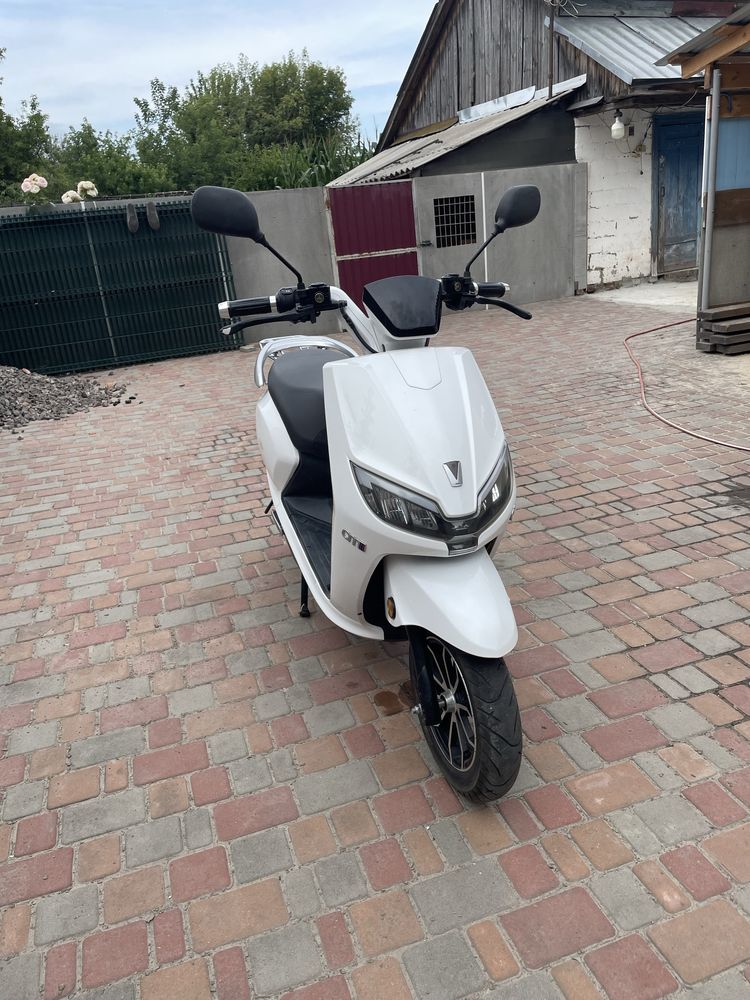 Продам мопед електроскутер Aima m3