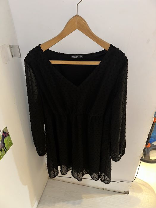 Piękna czarna sukienka