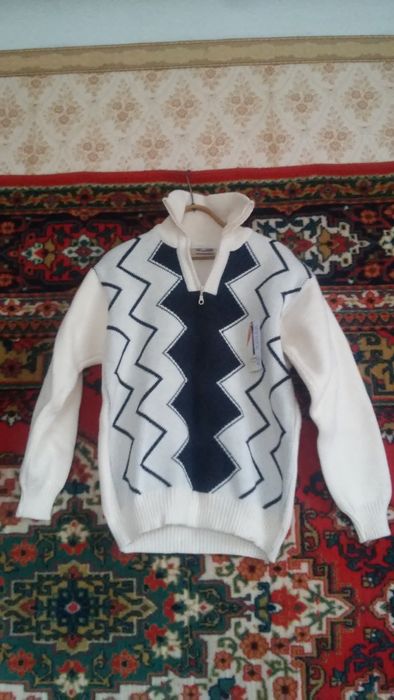 Продам мужской теплый свитер,плащ,шубу.