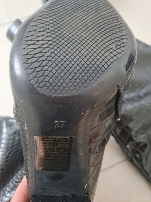 Чоботи 37 розмір