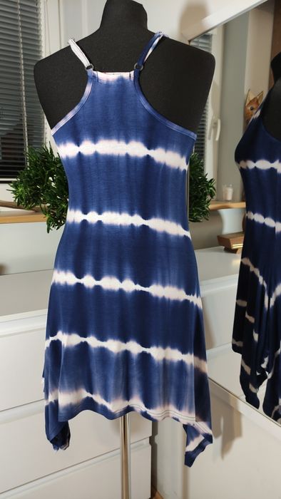 Letnia sukienka bokserka dłuższe boki S