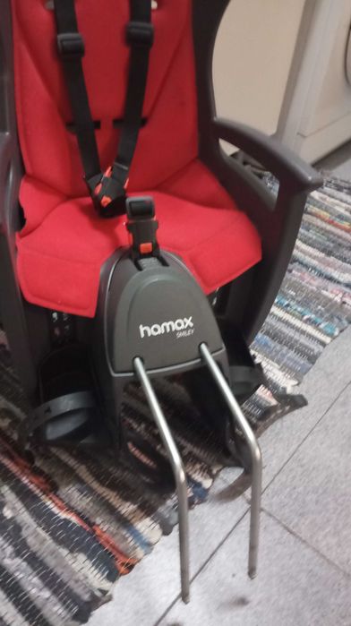 Cadeirinha de bicicleta incluso o capacete em ótimo estado de uso