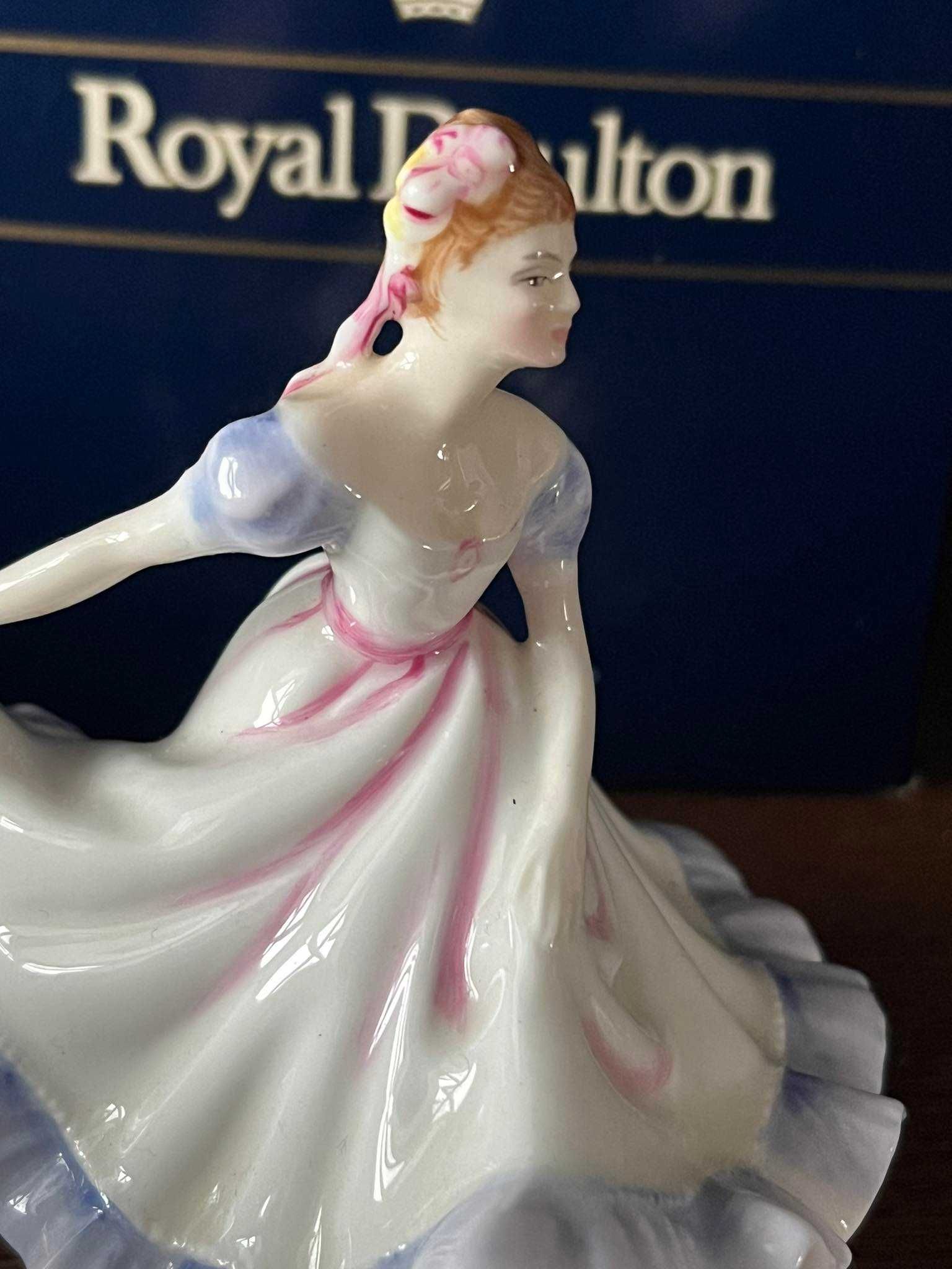 Dama porcelanowa figurka Royal Doulton Ninette HN 3215
