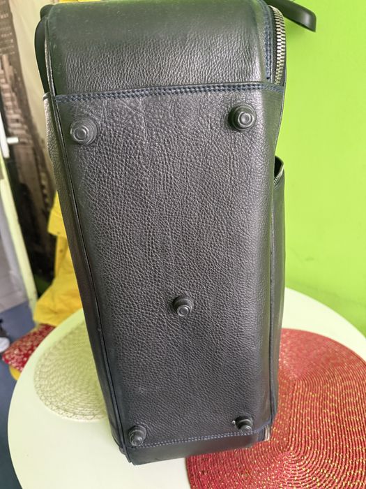 Używana, skórzana walizka, wymaga naprawy składanego uchwytu