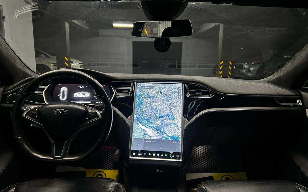 Tesla Model S 2015