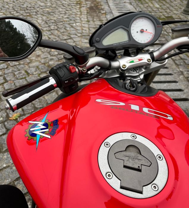 MV agusta brutale 910
